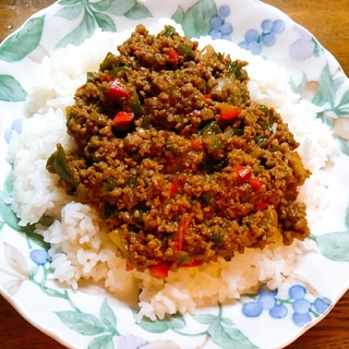 パプリカたっぷりのキーマカレー